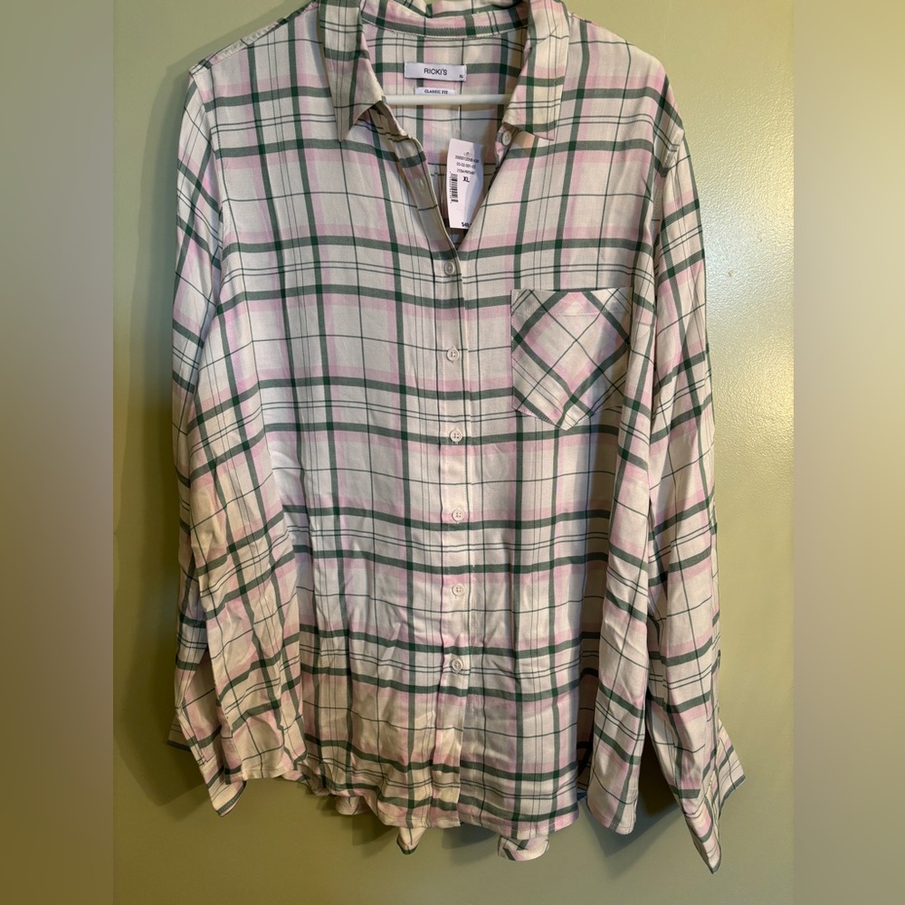 Plaid Button-Up Shirt in Green and Pink